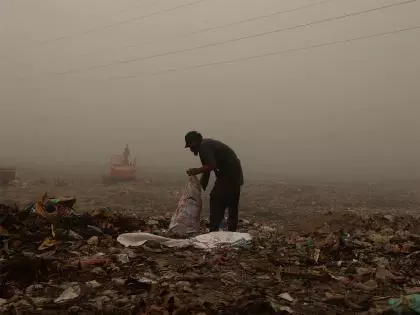 Pakistan: मलिर नदी के किनारे कूड़े के ढेर से कराची के लोग परेशान Pakistan: मलिर नदी के किनारे कूड़े के ढेर से कराची के लोग परेशान