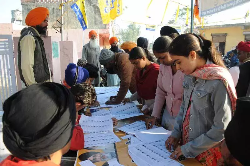 Chandigarh: रोपड़ ग्रामीण निकायों के चुनावों में 54.7% लोगों ने मताधिकार का प्रयोग किया Chandigarh: रोपड़ ग्रामीण निकायों के चुनावों में 54.7% लोगों ने मताधिकार का प्रयोग किया