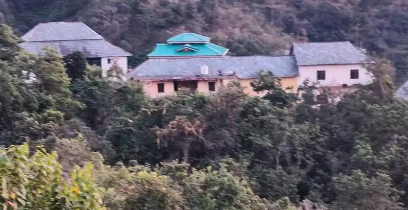 Himachal: ग्रामीण इलाकों में बुनियादी सुविधाओं की कमी शहरों और कस्बों की ओर पलायन का कारण है Himachal: ग्रामीण इलाकों में बुनियादी सुविधाओं की कमी शहरों और कस्बों की ओर पलायन का कारण है