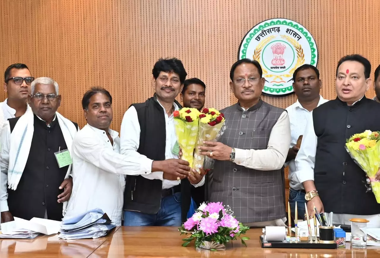 CM विष्णुदेव साय से सतनाम पंथ के पदाधिकारियों ने की मुलाकात CM विष्णुदेव साय से सतनाम पंथ के पदाधिकारियों ने की मुलाकात