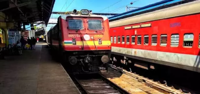 Katra and New Delhi की दो स्पेशल ट्रेनों में 1,600 से ज़्यादा यात्री सफर करते हैं Katra and New Delhi की दो स्पेशल ट्रेनों में 1,600 से ज़्यादा यात्री सफर करते हैं