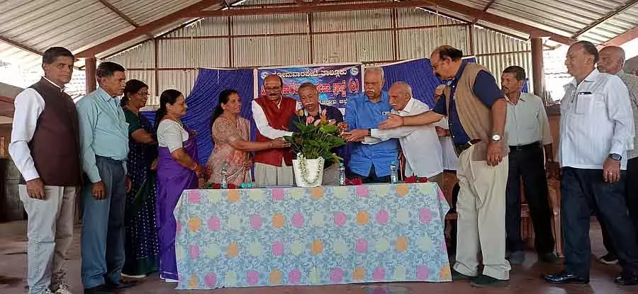 Somwarpet : वरिष्ठ नागरिकों को सरकारी योजनाओं का लाभ उठाने की सलाह Somwarpet : वरिष्ठ नागरिकों को सरकारी योजनाओं का लाभ उठाने की सलाह