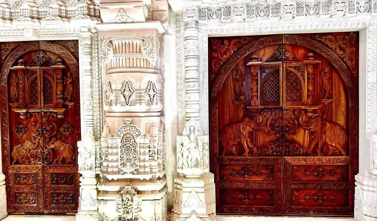 Hyderabad की एक फर्म ने अयोध्या राम मंदिर के लिए 240 सागौन के दरवाज़े बनाए हैं Hyderabad की एक फर्म ने अयोध्या राम मंदिर के लिए 240 सागौन के दरवाज़े बनाए हैं