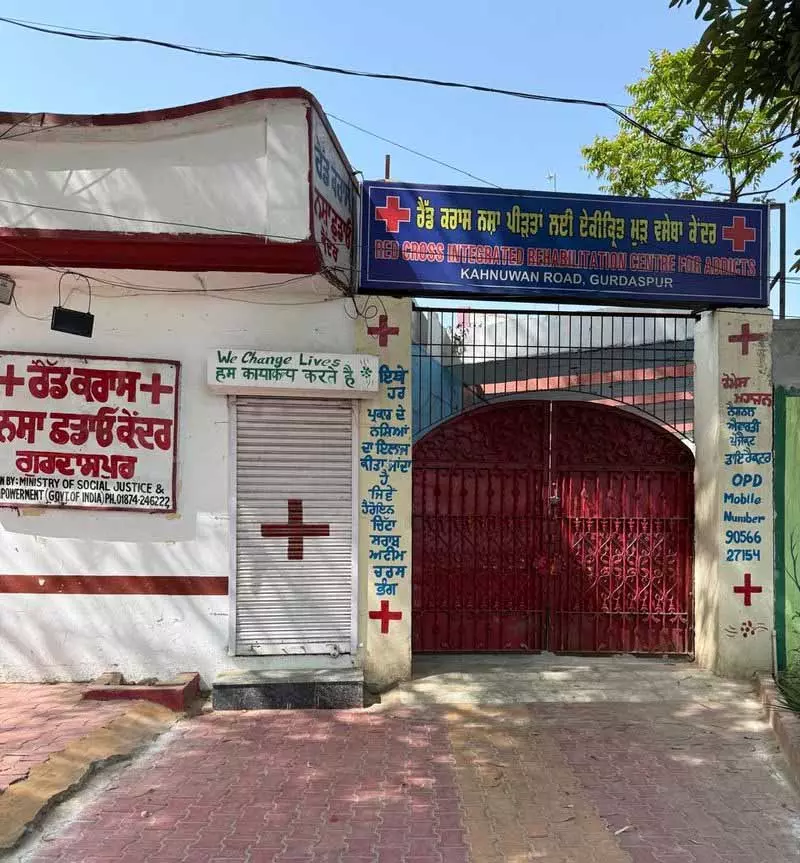 NCB ने बिना लाइसेंस के चलने वाले अमृतसर के एक नशा मुक्ति केंद्र को सील कर दिया NCB ने बिना लाइसेंस के चलने वाले अमृतसर के एक नशा मुक्ति केंद्र को सील कर दिया