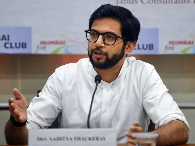 Aaditya Thackeray ने बहनों की सैलरी और किसानों की कर्जमाफी को लेकर सरकार की आलोचना की Aaditya Thackeray ने बहनों की सैलरी और किसानों की कर्जमाफी को लेकर सरकार की आलोचना की