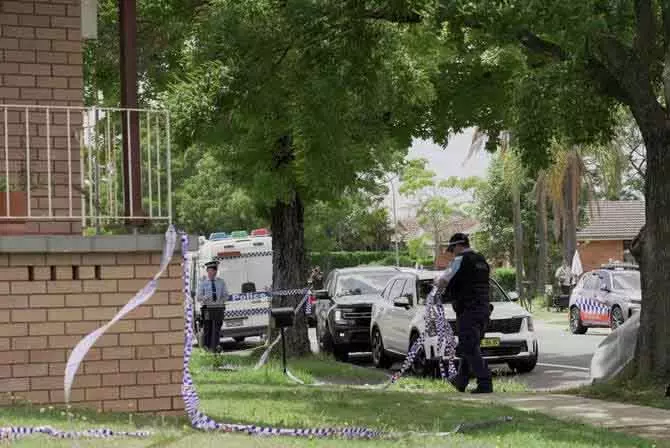 Sydney बोंडी बीच गोलीबारी: पड़ोसियों ने सीधे देखी पुलिस की कार्रवाई, पिता की मौत, बेटा गंभीर Sydney बोंडी बीच गोलीबारी: पड़ोसियों ने सीधे देखी पुलिस की कार्रवाई, पिता की मौत, बेटा गंभीर