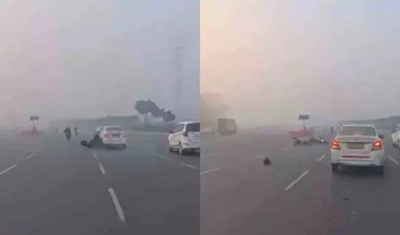 Gurugram Crash: अचानक लेन बदलने पर बाइकर ने कैब को टक्कर मारी, वीडियो वायरल Gurugram Crash: अचानक लेन बदलने पर बाइकर ने कैब को टक्कर मारी, वीडियो वायरल