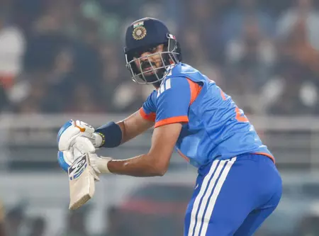 टी20 सीरीज: साउथ अफ्रीका के खिलाफ आखिरी 2 मुकाबलों से अक्षर पटेल बाहर टी20 सीरीज: साउथ अफ्रीका के खिलाफ आखिरी 2 मुकाबलों से अक्षर पटेल बाहर