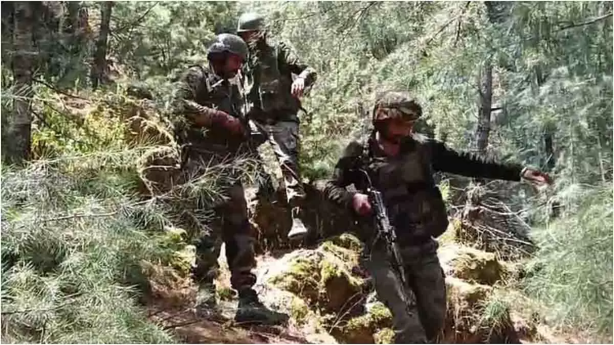 J&K के उधमपुर में सुरक्षा बलों और आतंकवादियों के बीच गोलीबारी हुई J&K के उधमपुर में सुरक्षा बलों और आतंकवादियों के बीच गोलीबारी हुई
