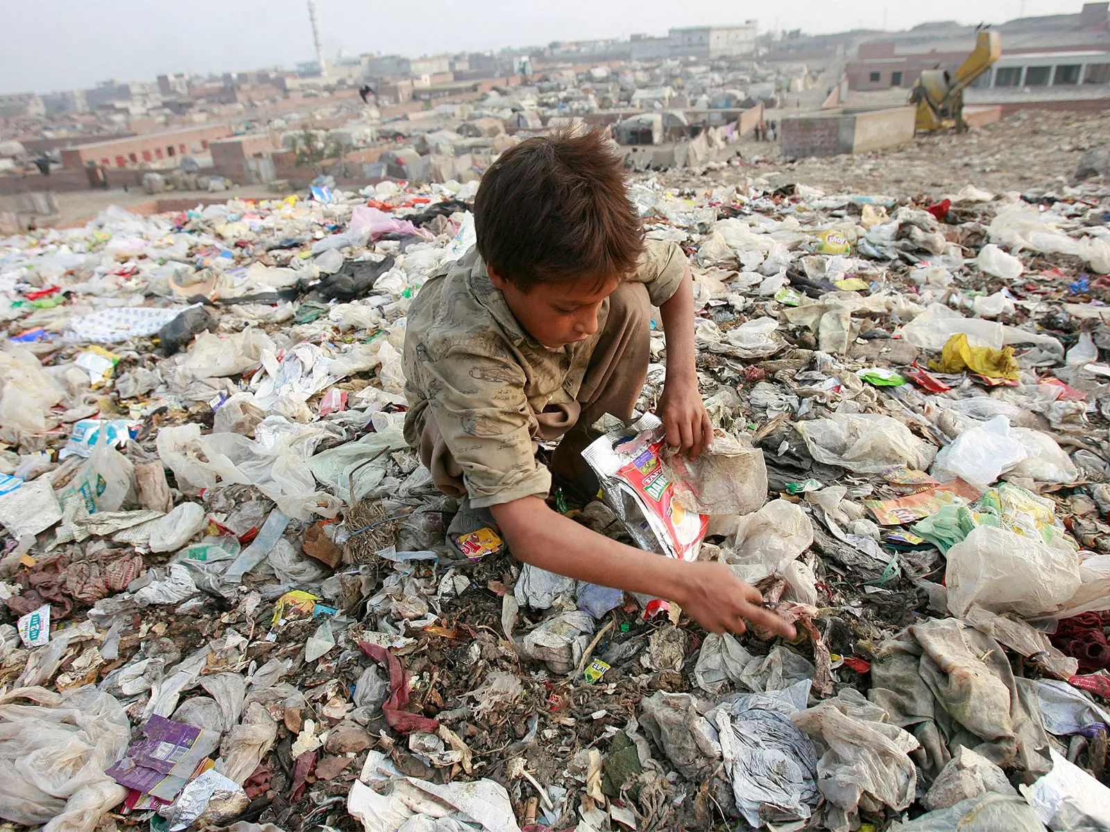 Islamabad और कराची के शहरी और ग्रामीण इलाके कचरे के संकट से जूझ रहे Islamabad और कराची के शहरी और ग्रामीण इलाके कचरे के संकट से जूझ रहे