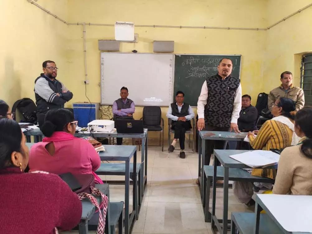 नई शिक्षा नीति 2020 के तहत माध्यमिक शिक्षकों का पांच दिवसीय प्रशिक्षण कार्यक्रम संपन्न नई शिक्षा नीति 2020 के तहत माध्यमिक शिक्षकों का पांच दिवसीय प्रशिक्षण कार्यक्रम संपन्न