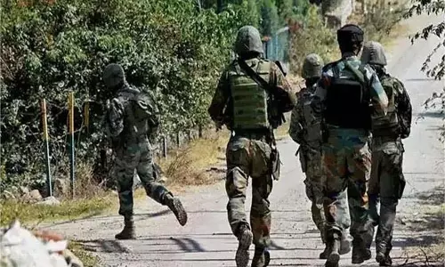 Jammu-Kashmir: मुठभेड़ में एक पुलिसकर्मी शहीद, एक आतंकी घायल होने की आशंका Jammu-Kashmir: मुठभेड़ में एक पुलिसकर्मी शहीद, एक आतंकी घायल होने की आशंका