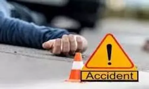 UP News: मक्का से भरा ट्रक पलटा, चालक व हेल्पर घायल UP News: मक्का से भरा ट्रक पलटा, चालक व हेल्पर घायल