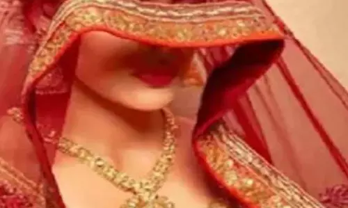 फर्जी शादी के बाद फंस गई लूटेरी दुल्हन, दूल्हे को धमका रहे गैंग के साथी फर्जी शादी के बाद फंस गई लूटेरी दुल्हन, दूल्हे को धमका रहे गैंग के साथी