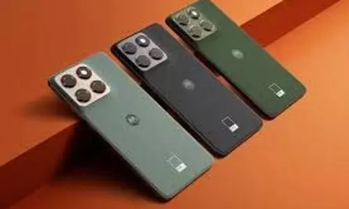 Motorola Edge 70: भारत में लॉन्च, Samsung Galaxy S25 Edge से मुकाबले में जानें कौन भारी पड़ा Motorola Edge 70: भारत में लॉन्च, Samsung Galaxy S25 Edge से मुकाबले में जानें कौन भारी पड़ा