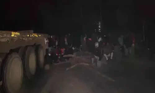 ट्रक ड्राइवर ने गाय को बचाने के दौरान युवक को लिया चपेट में, हालत नाजुक ट्रक ड्राइवर ने गाय को बचाने के दौरान युवक को लिया चपेट में, हालत नाजुक