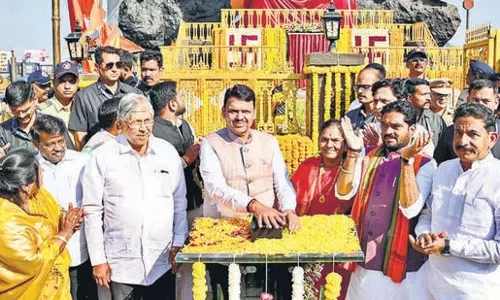 CM Devendra Fadnavis ने कहा कि मेट्रो कोंढवा को शहर के बाकी हिस्सों से जोड़ेगी CM Devendra Fadnavis ने कहा कि मेट्रो कोंढवा को शहर के बाकी हिस्सों से जोड़ेगी