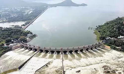 Mettur बांध का जलस्तर गिरकर 114.15 फीट हो गया Mettur बांध का जलस्तर गिरकर 114.15 फीट हो गया