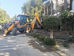 Mohali के फेज 11 में तोड़फोड़ अभियान के खिलाफ लोगों ने सड़कों पर उतरकर विरोध प्रदर्शन किया