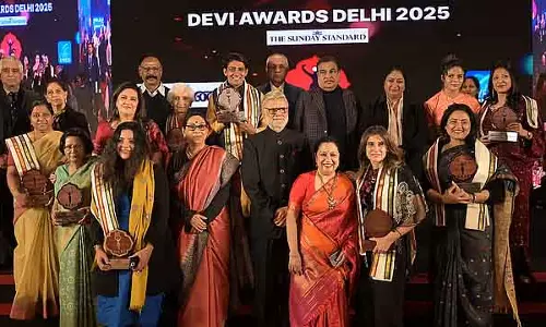 दिल्ली में उत्सव ; 12 सफल महिलाओं को देवी अवॉर्ड