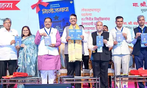 CM ने पुणे बुक फेस्टिवल में टेक युग में किताबों की स्थायी शक्ति पर ज़ोर दिया