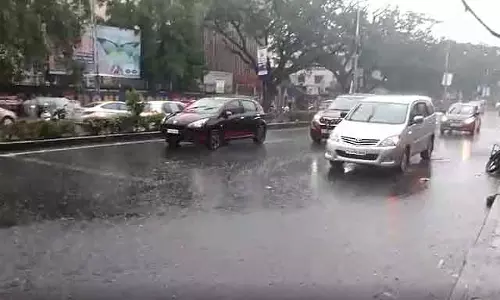 Chennai और उसके आस-पास के इलाकों में भारी बारिश