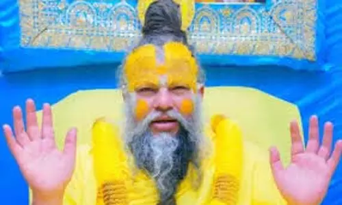 Premanand Maharaj: एकादशी पर तुलसी तोड़ना गलत या महापाप? प्रेमानंद महाराज ने बताया नियम Premanand Maharaj: एकादशी पर तुलसी तोड़ना गलत या महापाप? प्रेमानंद महाराज ने बताया नियम