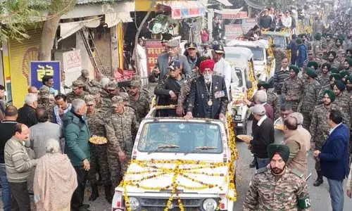 Fazilka ने 71 युद्ध विजय परेड के लिए देशभक्ति के रंग अपनाए Fazilka ने 71 युद्ध विजय परेड के लिए देशभक्ति के रंग अपनाए