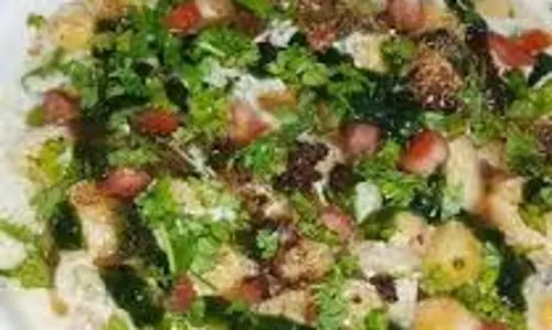 Dahi Boondi Chaat : मीठे, खट्टे और मसालेदार स्वाद,दही बूंदी चाट Dahi Boondi Chaat : मीठे, खट्टे और मसालेदार स्वाद,दही बूंदी चाट