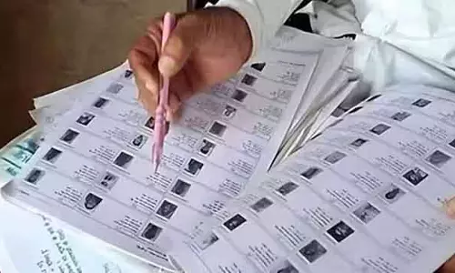 पश्चिम बंगाल में SIR: चुनाव आयोग द्वारा हटाई गई मतदाताओं की ड्राफ्ट सूची प्रकाशित पश्चिम बंगाल में SIR: चुनाव आयोग द्वारा हटाई गई मतदाताओं की ड्राफ्ट सूची प्रकाशित