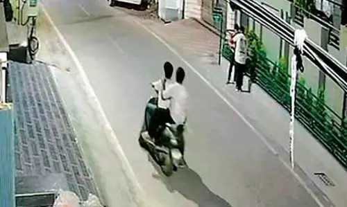 Phagwara में महिला की सोने की चेन छीनी गई Phagwara में महिला की सोने की चेन छीनी गई