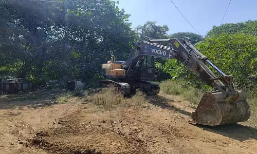 Bengaluru : रेलवे कैंटोनमेंट कॉलोनी में पेड़ काटने की इजाज़त नहीं Bengaluru : रेलवे कैंटोनमेंट कॉलोनी में पेड़ काटने की इजाज़त नहीं