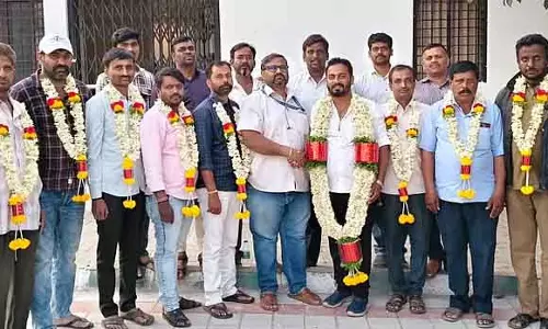 Karnataka : प्रमोद न्यूज़पेपर डिस्ट्रीब्यूटर्स यूनियन के अध्यक्ष चुने गए Karnataka : प्रमोद न्यूज़पेपर डिस्ट्रीब्यूटर्स यूनियन के अध्यक्ष चुने गए
