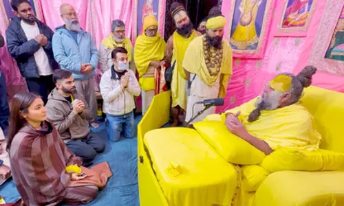 भगवान का नाम जपने का अभ्यास करो, प्रेमानंद महाराज ने विराट और अनुष्का को दिया आध्यात्मिक ज्ञान भगवान का नाम जपने का अभ्यास करो, प्रेमानंद महाराज ने विराट और अनुष्का को दिया आध्यात्मिक ज्ञान