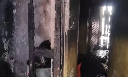 Dhanbad में तीन मंजिला इमारत में लगी भीषण आग में दो लोगों की मौत, छह घायल Dhanbad में तीन मंजिला इमारत में लगी भीषण आग में दो लोगों की मौत, छह घायल