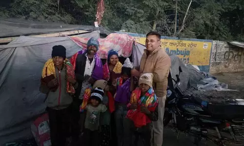 Fatehabad police ने जरूरतमंदों को कंबल और ऊनी कपड़े बांटे Fatehabad police ने जरूरतमंदों को कंबल और ऊनी कपड़े बांटे