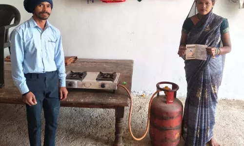 उज्ज्वला योजना ने बदली द्रोपदी यादव की रसोई और जिंदगी उज्ज्वला योजना ने बदली द्रोपदी यादव की रसोई और जिंदगी