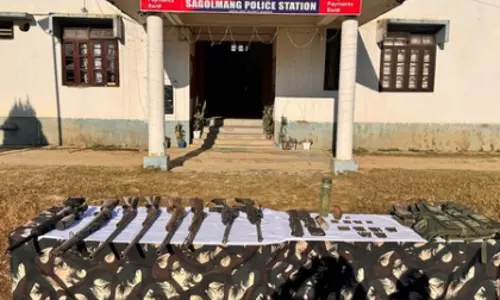 Manipur में दो प्रतिबंधित संगठनों के पांच उग्रवादी गिरफ्तार, हथियार बरामद Manipur में दो प्रतिबंधित संगठनों के पांच उग्रवादी गिरफ्तार, हथियार बरामद