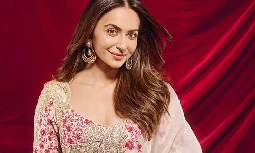 Rakul Preet Singh ने अपने लुक्स के बारे में गुमराह करने वाले दावों पर पलटवार किया Rakul Preet Singh ने अपने लुक्स के बारे में गुमराह करने वाले दावों पर पलटवार किया