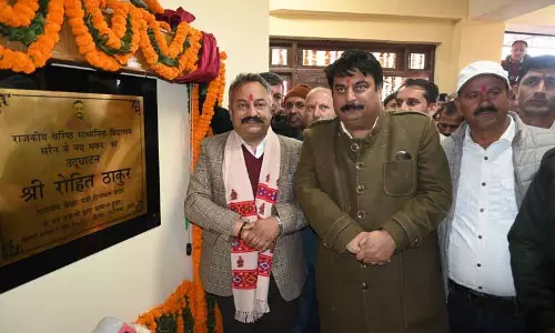Himachal के मंत्री ने चौपाल में स्कूल बिल्डिंग का उद्घाटन किया