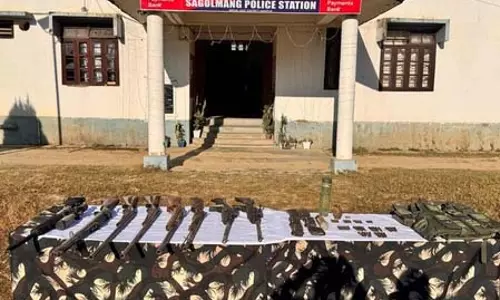 प्रतिबंधित संगठनों के पांच उग्रवादी गिरफ्तार, हथियार बरामद प्रतिबंधित संगठनों के पांच उग्रवादी गिरफ्तार, हथियार बरामद