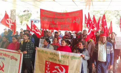 Shimla में सीवेज ट्रीटमेंट प्लांट के कर्मचारियों ने विरोध प्रदर्शन किया Shimla में सीवेज ट्रीटमेंट प्लांट के कर्मचारियों ने विरोध प्रदर्शन किया