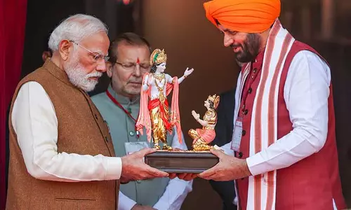 कोई चुनाव नहीं होने के बावजूद, Haryana राजनीतिक केंद्र के रूप में उभरा है