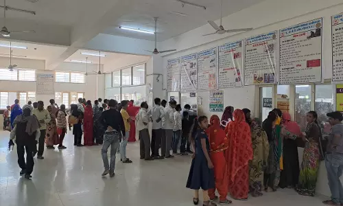 Bhiwani: सर्दी-जुकाम की वजह से OPD में भीड़ बढ़ी Bhiwani: सर्दी-जुकाम की वजह से OPD में भीड़ बढ़ी