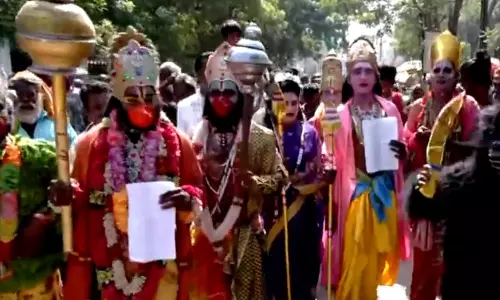 नारिकुरावर समुदाय ने Thirupparankundram पहाड़ी पर दीपक जलाने की मांग को लेकर विरोध प्रदर्शन किया नारिकुरावर समुदाय ने Thirupparankundram पहाड़ी पर दीपक जलाने की मांग को लेकर विरोध प्रदर्शन किया