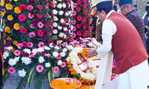 विजय दिवस पर Dhami ने शहीदों को नमन किया