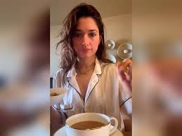 Tamannaah भाटिया ने अकेले में चाय पीने का अपना देसी अंदाज़ शेयर किया