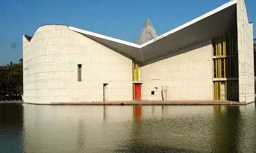 पत्नी की हत्या के मामले में PU के प्रोफेसर को 14 दिन की न्यायिक हिरासत में भेजा गया पत्नी की हत्या के मामले में PU के प्रोफेसर को 14 दिन की न्यायिक हिरासत में भेजा गया