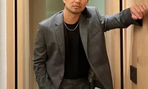 Simu Liu ने अपनी मंगेतर को प्रपोज़ करने के लिए टेलर स्विफ्ट की मदद ली Simu Liu ने अपनी मंगेतर को प्रपोज़ करने के लिए टेलर स्विफ्ट की मदद ली