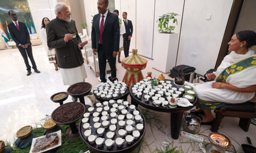 इथियोपिया में गूंजा ‘धरती सुनहरी अंबर नीला’, पीएम मोदी ने भारतीयों से की मुलाकात